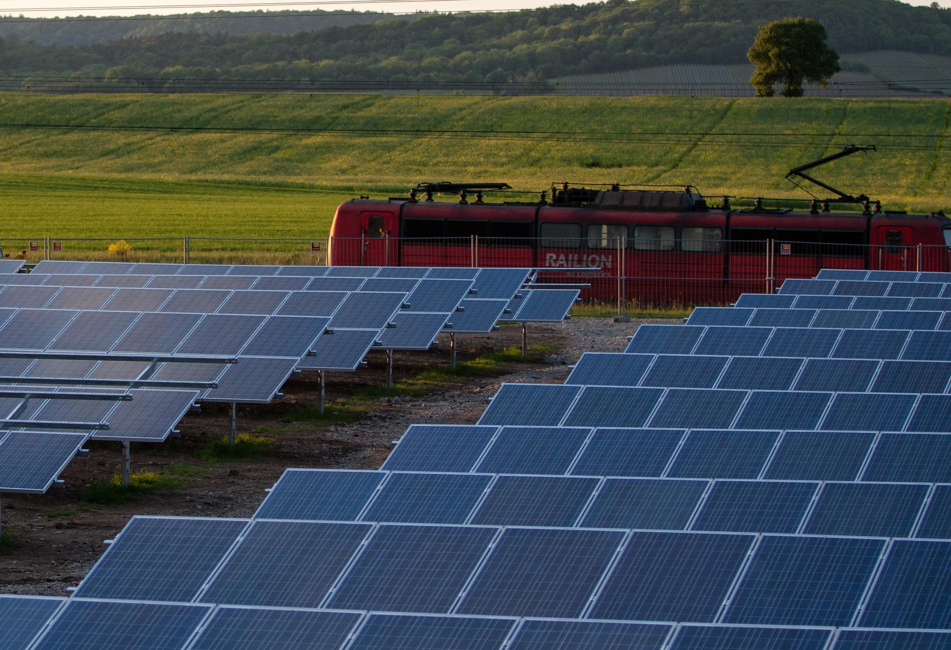 solar-cells-191691_1920